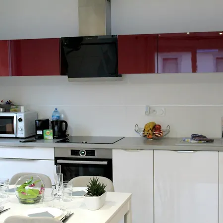 A Few Steps From Basel With Balcony And Free Private Parking 아파트 생루이