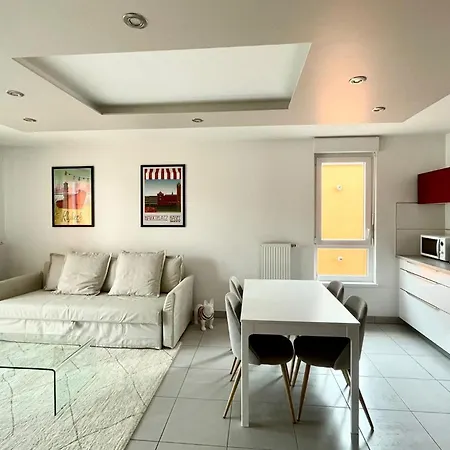 A Few Steps From Basel With Balcony And Free Private Parking 생루이